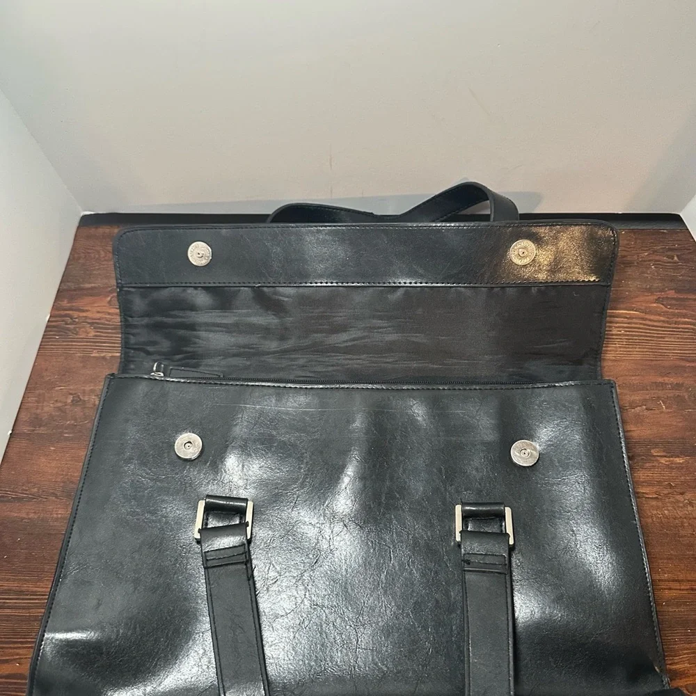 Kenneth‎ Cole Reaction Black Laptop Messenger Bag.